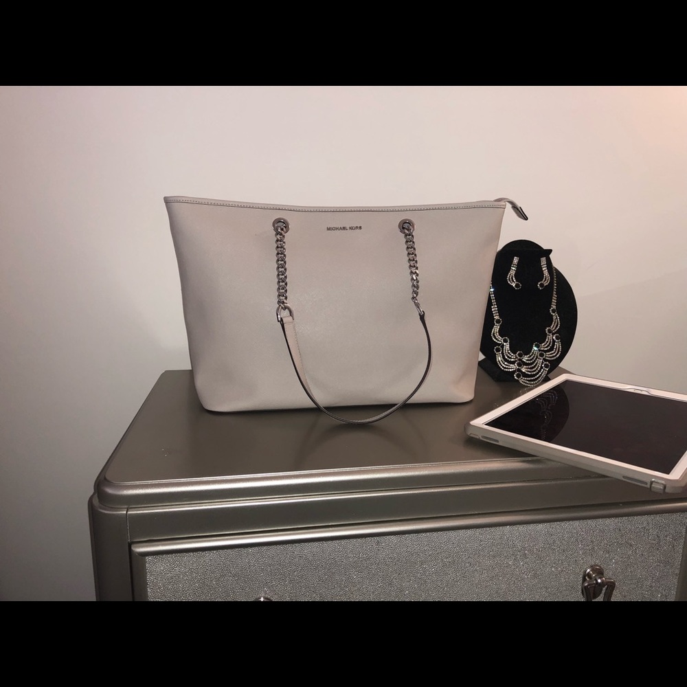 Michael Kors Jet Set Travel Chain Tote - Cement